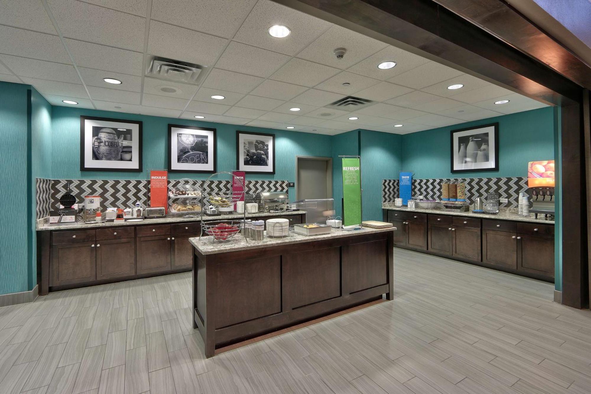 Hampton Inn & Suites Albuquerque Airport Екстериор снимка