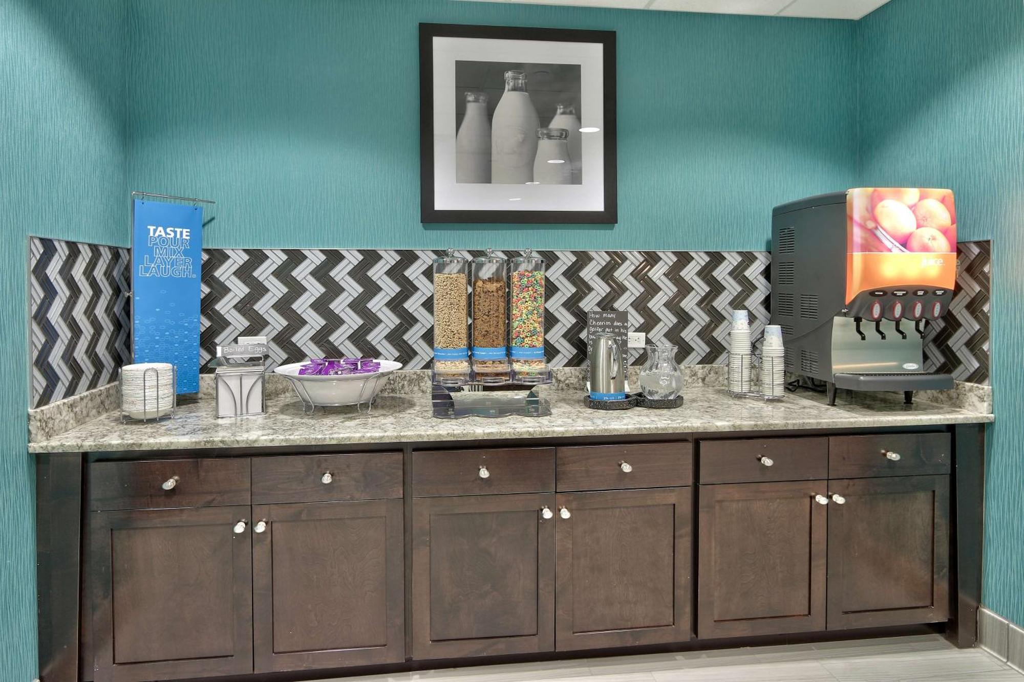 Hampton Inn & Suites Albuquerque Airport Екстериор снимка
